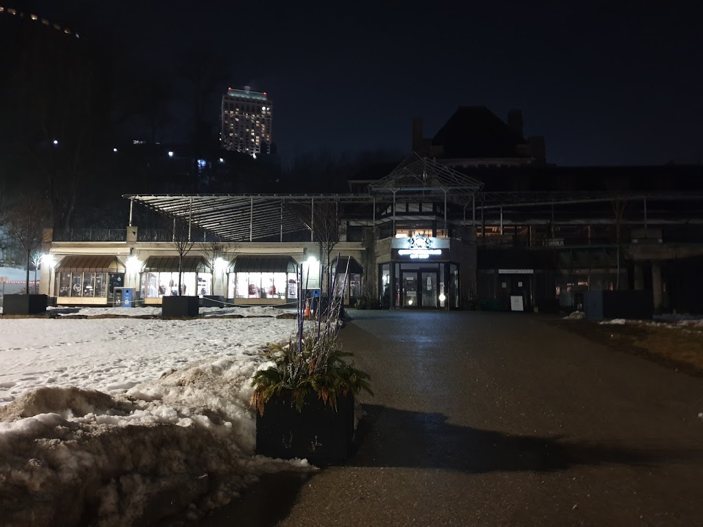 Queen Victoria Place Restaurant | 6345 Niagara Pkwy, Niagara Falls, ON L2E 6T2, Canada | Phone: (905) 356-2217