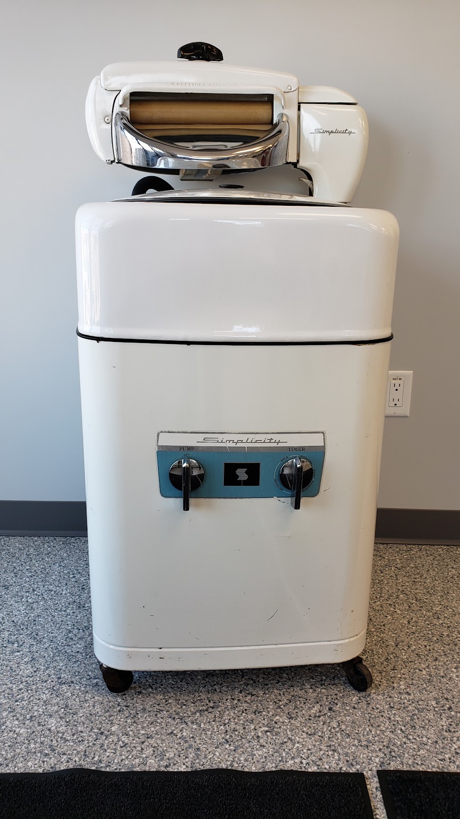 Fundy Suds Laundromat | 178 Pictou Rd, Truro, NS B2N 2S9, Canada | Phone: (902) 957-2018