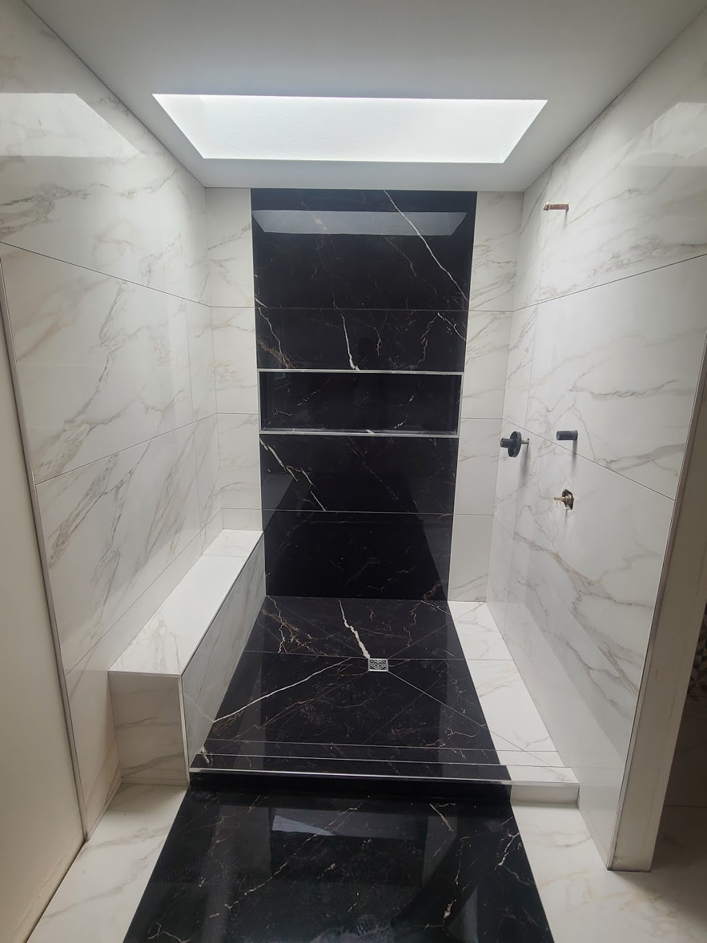 Tile & Stone LV Lion company | Harris Rd, Pitt Meadows, BC V3Y 2L7, Canada | Phone: (778) 903-7453