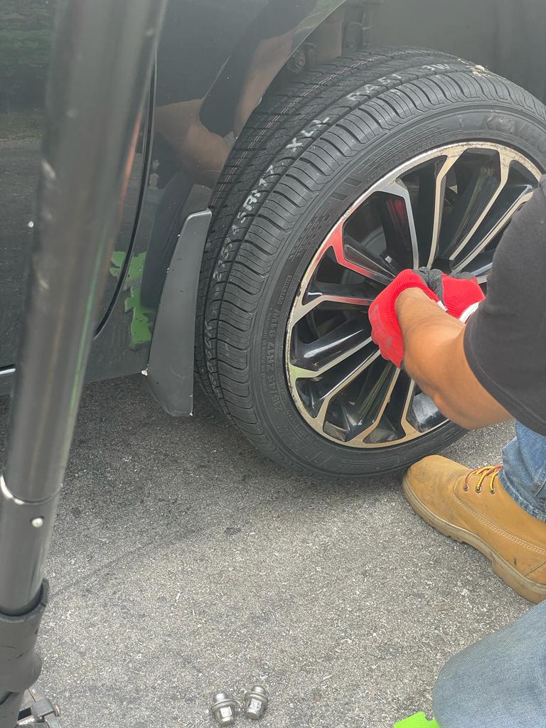 Hot Wheel Tire Service Inc | 684 A Star Flower Ave, Waterloo, ON N2V 2L2, Canada | Phone: (519) 591-7455