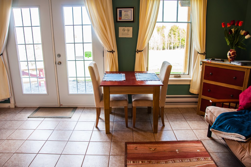 The Artisans Suite | 3923 Main St, Hopewell Cape, NB E4H 3J2, Canada | Phone: (506) 734-2046