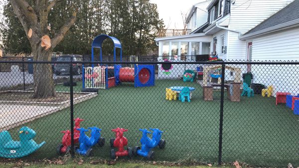 The Little Red School House Daycare | 325 The Queensway S, Keswick, ON L4P 2B8, Canada | Phone: (905) 476-5508
