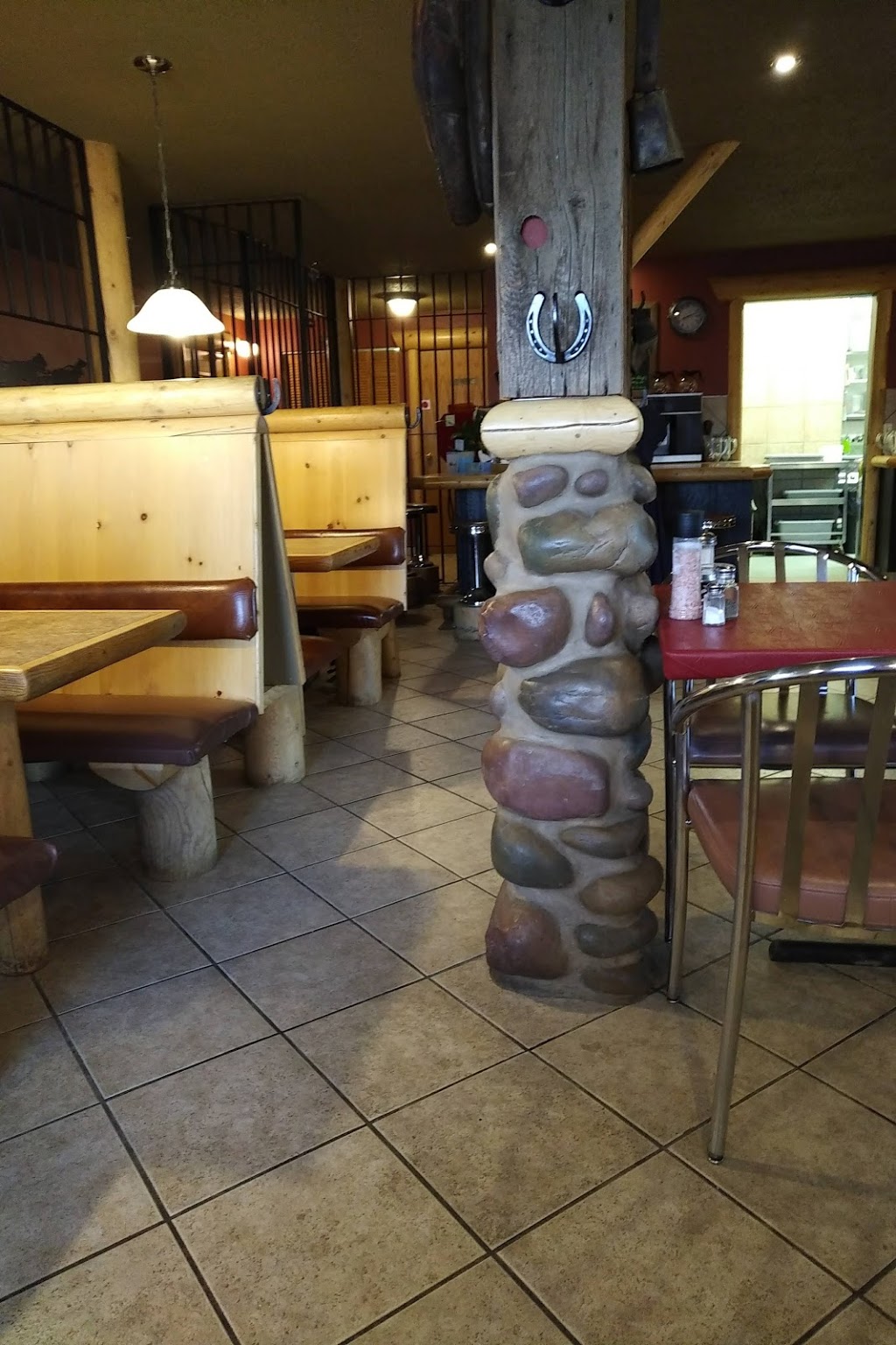 LadySmith Cafe & Lodging | 110 1 Ave N, Trochu, AB T0M 2C0, Canada | Phone: (403) 442-2900