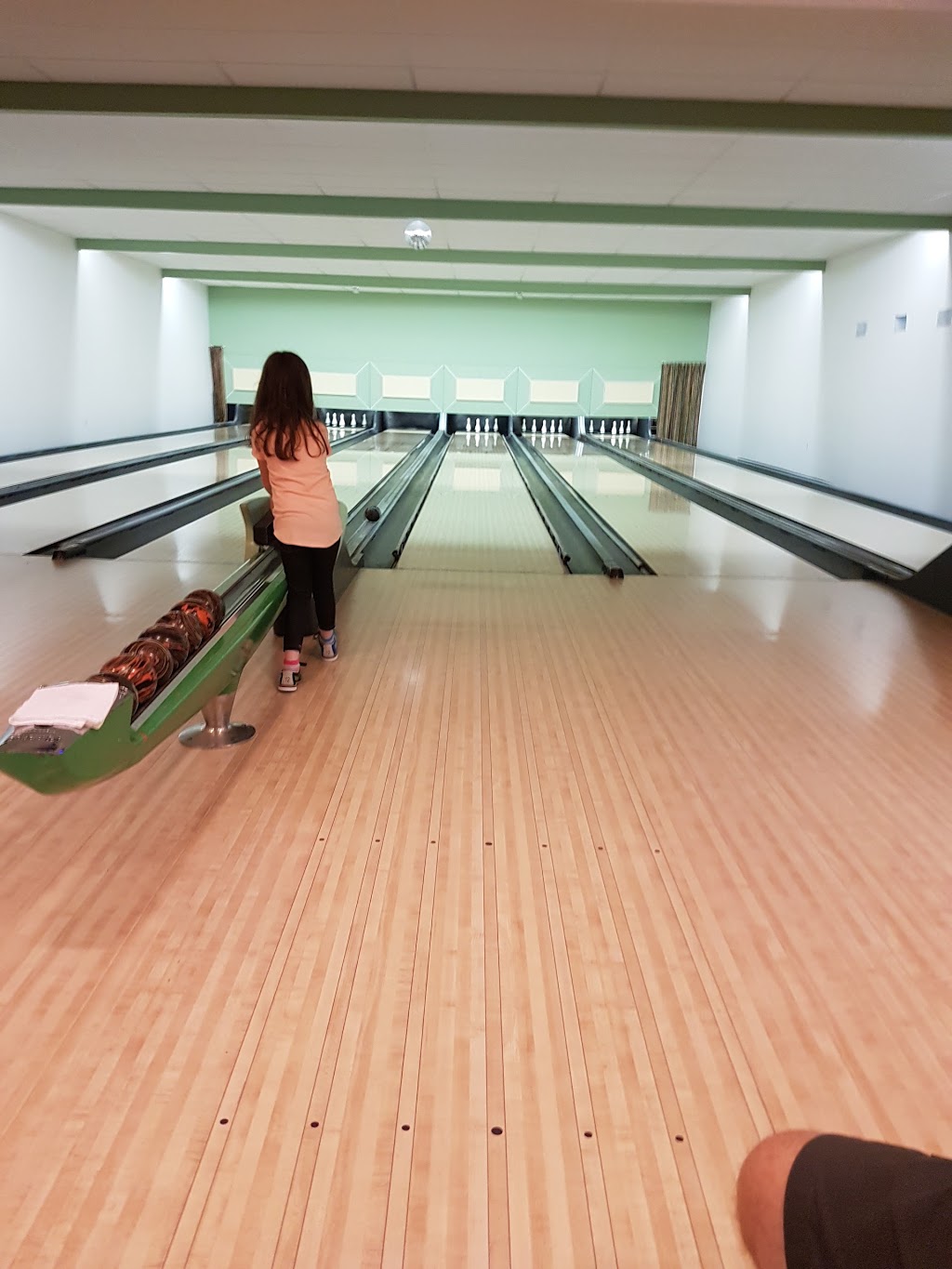 Miracle Lanes | 2375 Bevan Ave, Sidney, BC V8L 4M9, Canada | Phone: (250) 656-2431