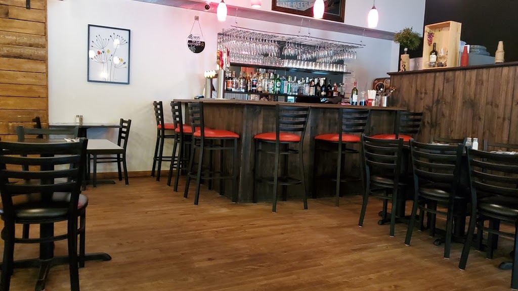 Aux 3 Copains | 398 Rue Principale, Saint-Donat-de-Montcalm, QC J0T 2C0, Canada | Phone: (819) 419-0209