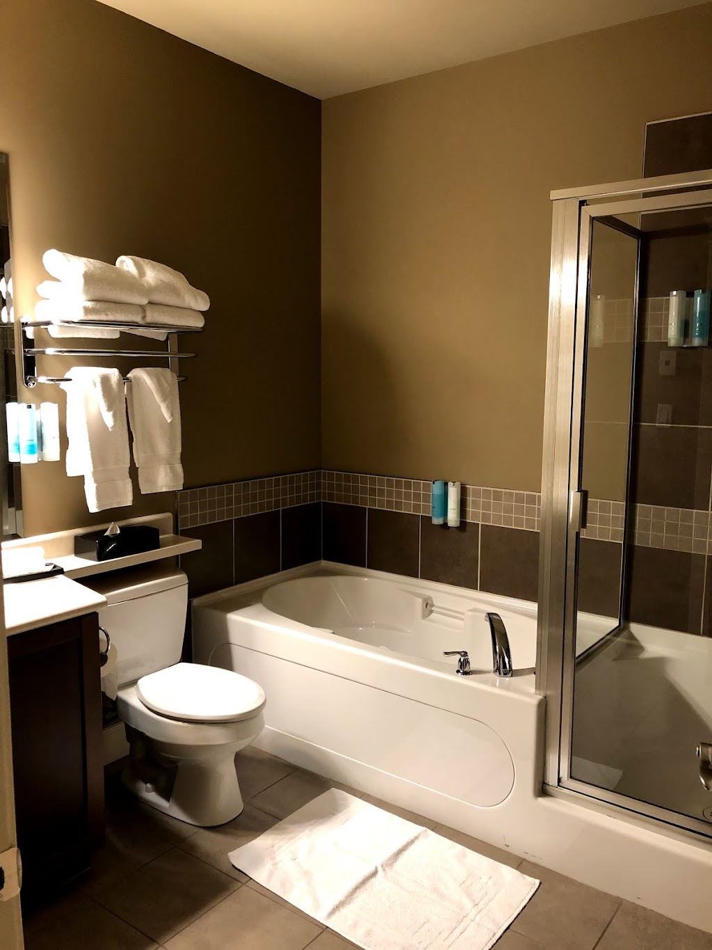 Old House Hotel | 1730 Riverside Ln, Courtenay, BC V9N 8C7, Canada | Phone: (250) 703-0202