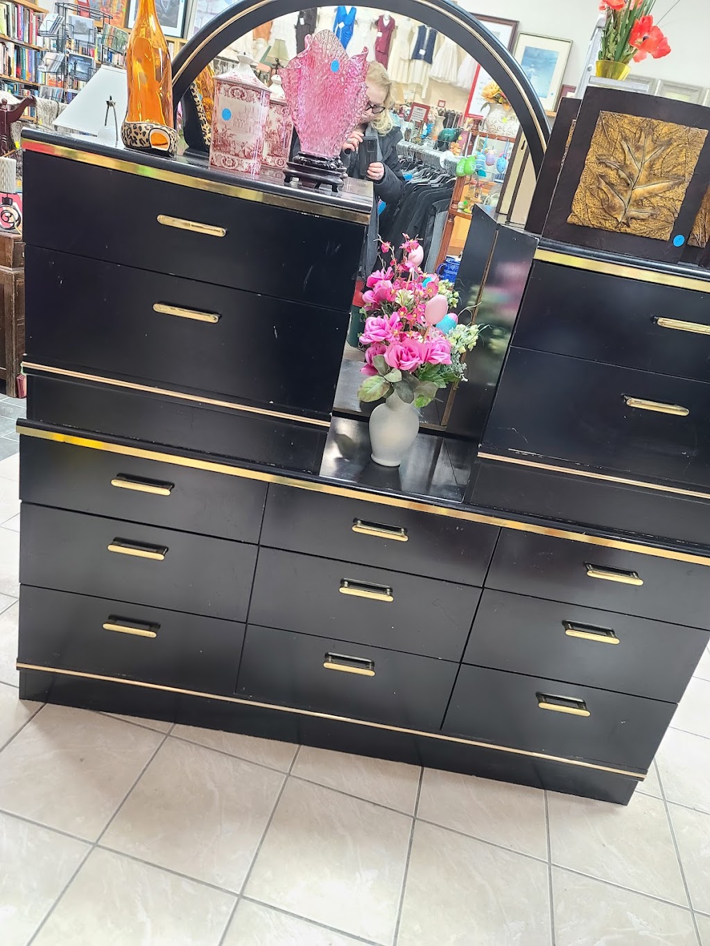 Bellevilles Thrift Store: Supporting BCS | 393 Sidney St, Belleville, ON K8P 3Z9, Canada | Phone: (613) 967-1371