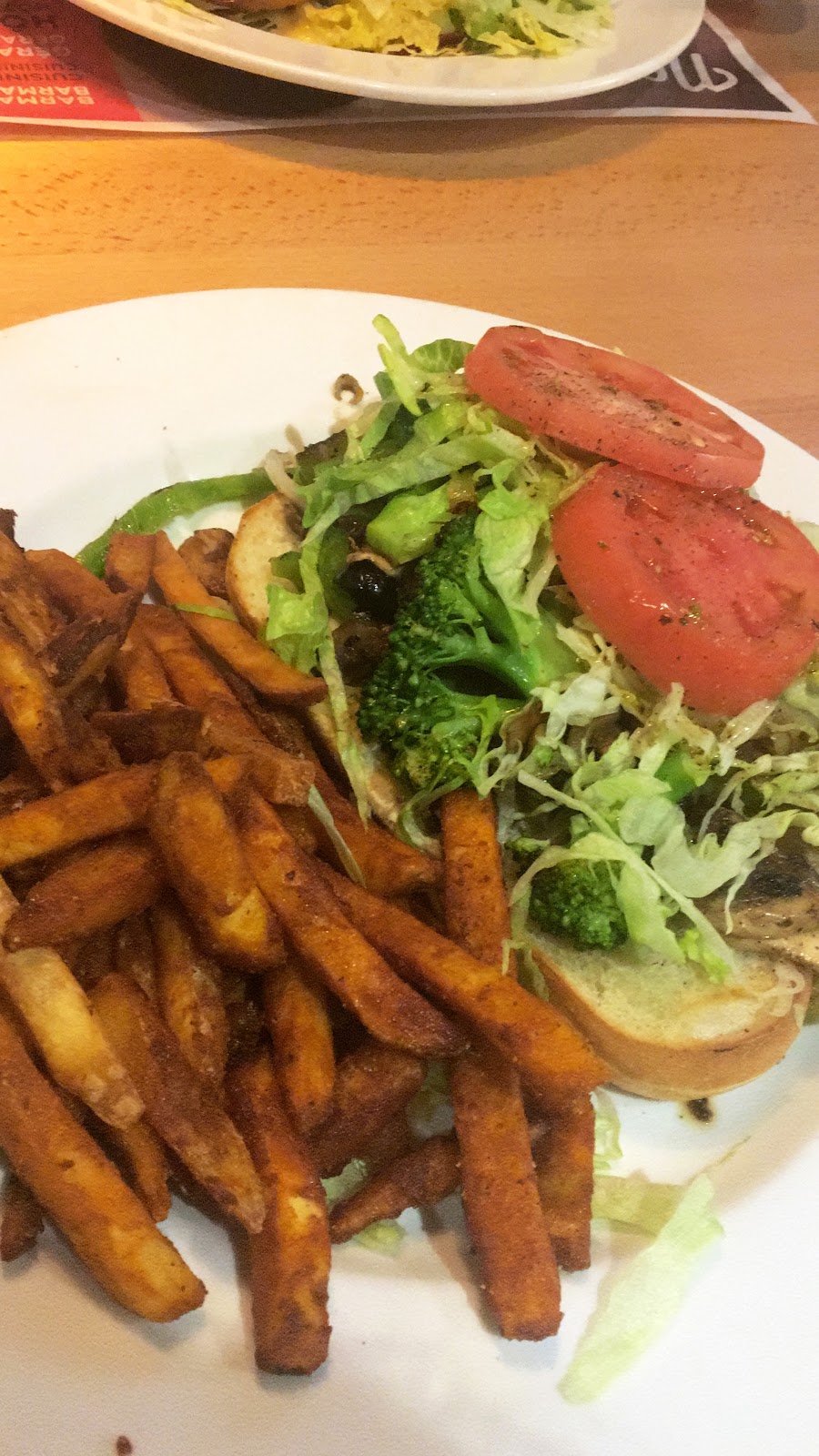 Mikes Place Versailles | 148-7275 Rue Sherbrooke Est, Place Versailles, Montréal, QC H1N 1E9, Canada | Phone: (514) 355-4955