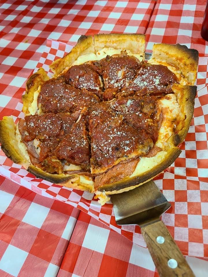 Windy City Pizza Okotoks | 105 Southbank Blvd #359, Okotoks, AB T1S 0G1, Canada | Phone: (403) 938-3996