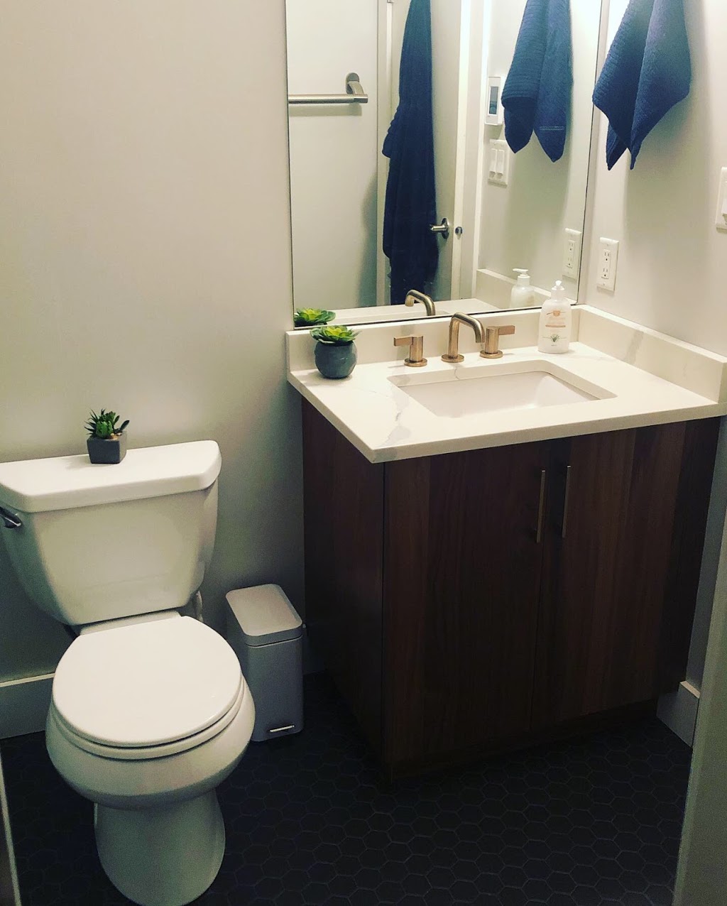 Silver Cedar Construction | 400 Sitkum Rd, Victoria, BC V9A 7G6, Canada | Phone: (250) 885-5488