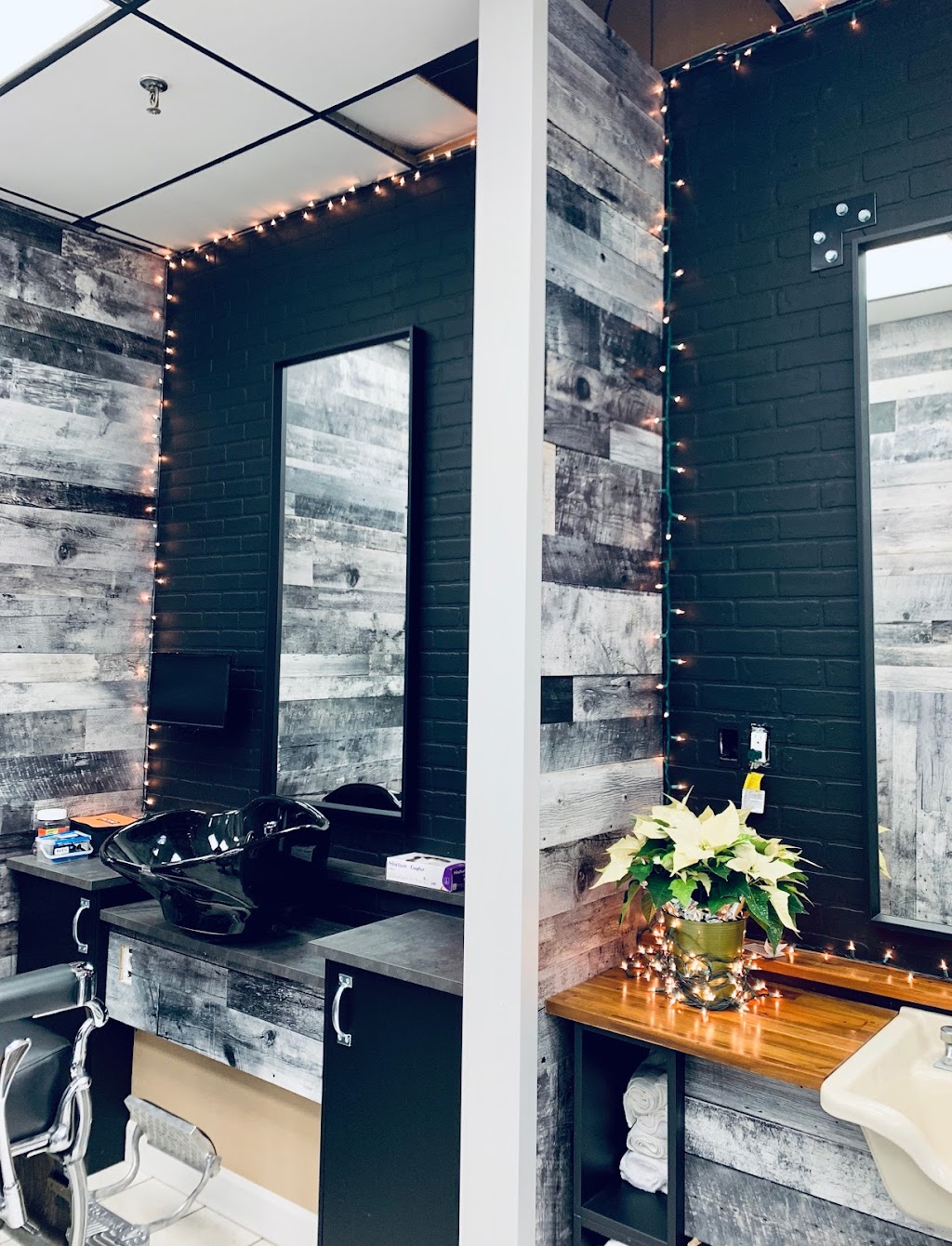 Deluxe Barbershop | 3415 Dixie Rd, Mississauga, ON L4Y 2B1, Canada | Phone: (905) 625-2099