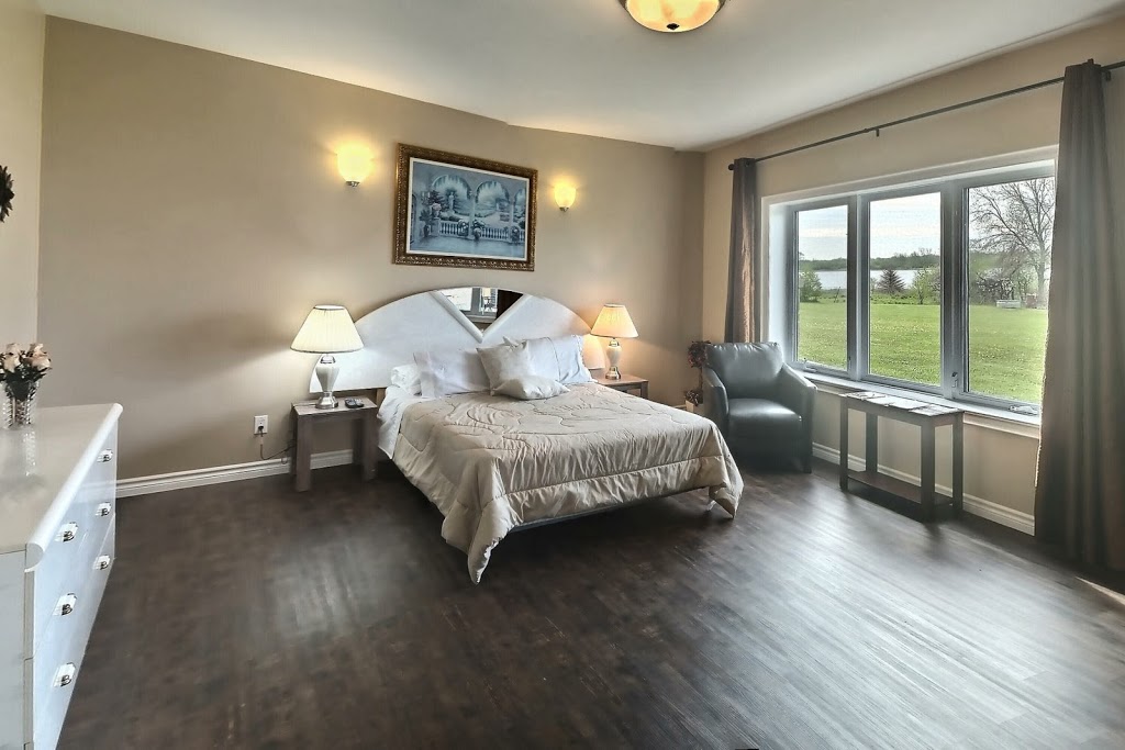Pleasant Bay Getaway | 19281 Loyalist Pkwy, Consecon, ON K0K 1T0, Canada | Phone: (613) 399-3688