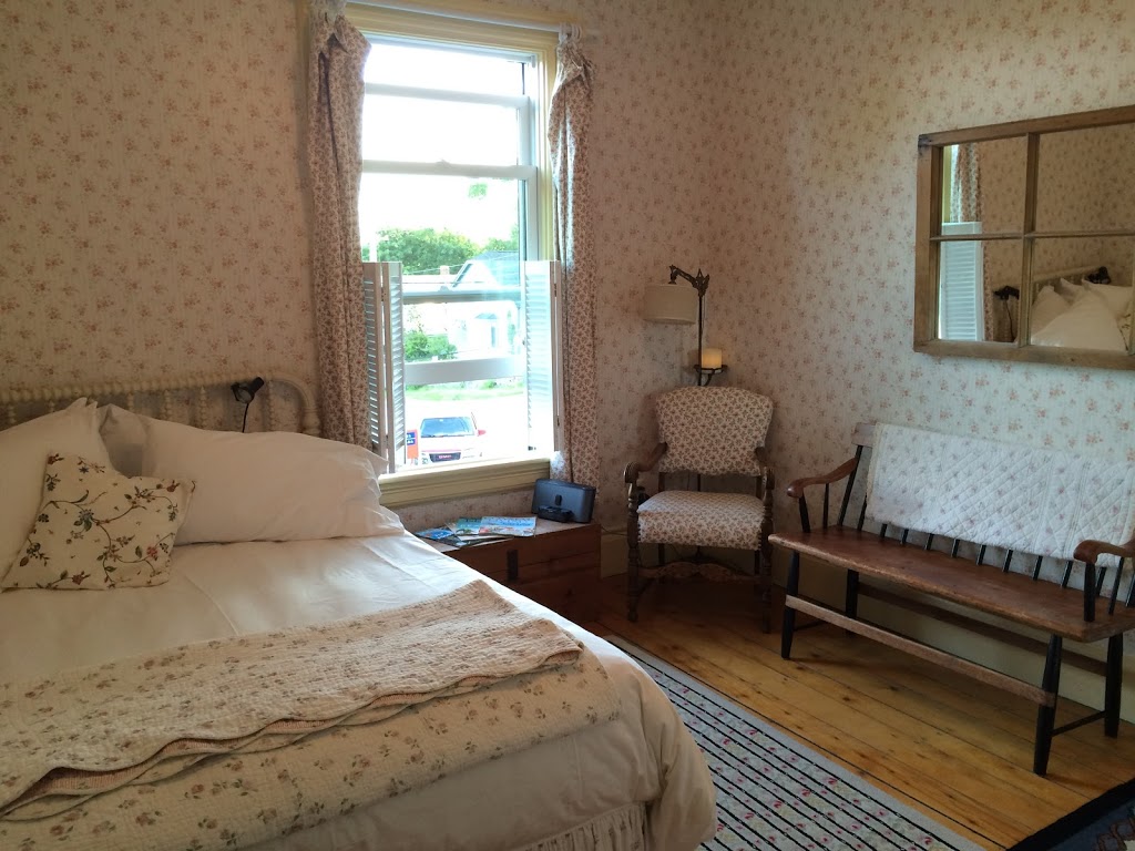 Mecklenburgh Inn | 78 Queen St, Chester, NS B0J 1J0, Canada | Phone: (902) 275-4638