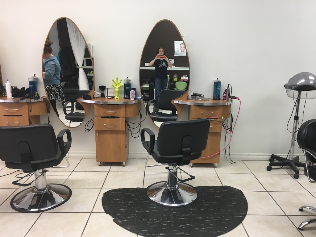 Curve Hair Studio | 900 Fairway Crescent, Kitchener, ON N2A 0A1, Canada | Phone: (519) 893-8938