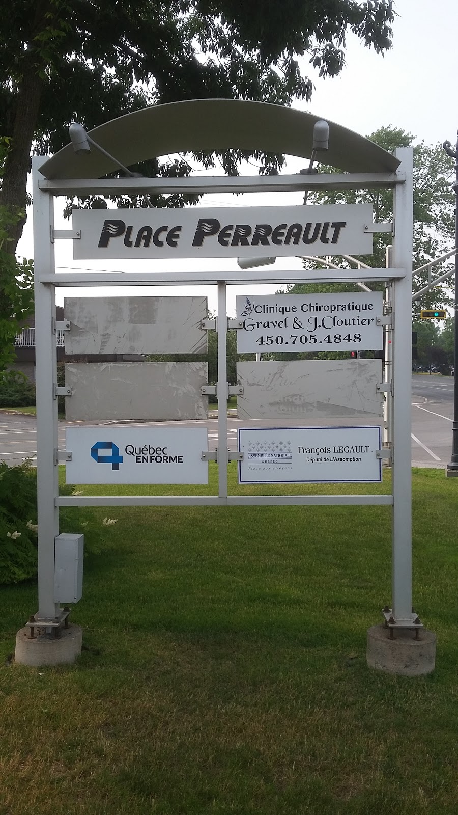 Place Perreault | 831 Boulevard de lAnge Gardien N, LAssomption, QC J5W 1P8, Canada | Phone: (450) 654-1707