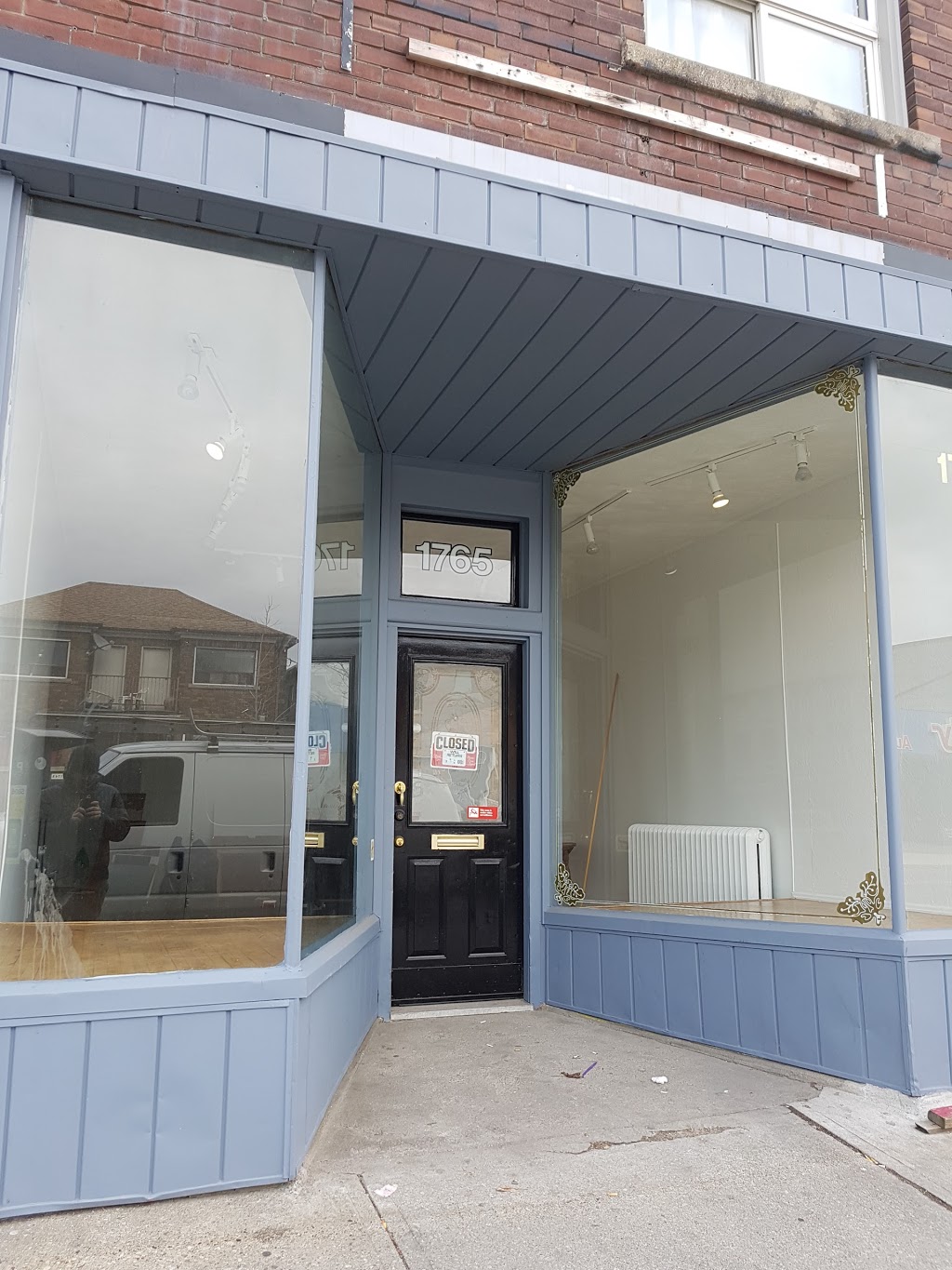 In This Closet | 1765 Danforth Ave, Toronto, ON M4C 1H8, Canada | Phone: (416) 698-9633