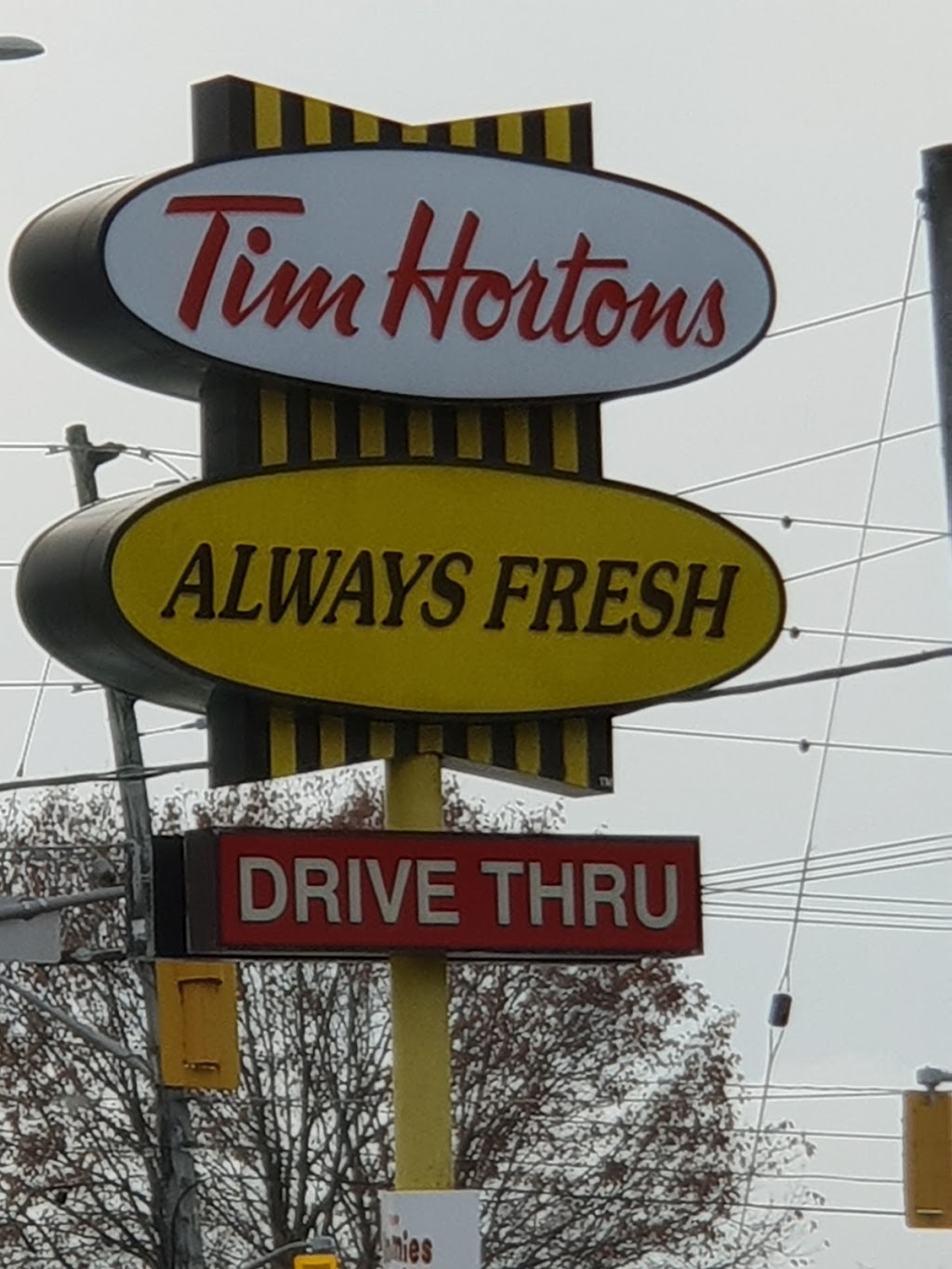 St. Louis Bar & Grill | 353 Duckworth St, Barrie, ON L4M 5C2, Canada | Phone: (705) 252-0999