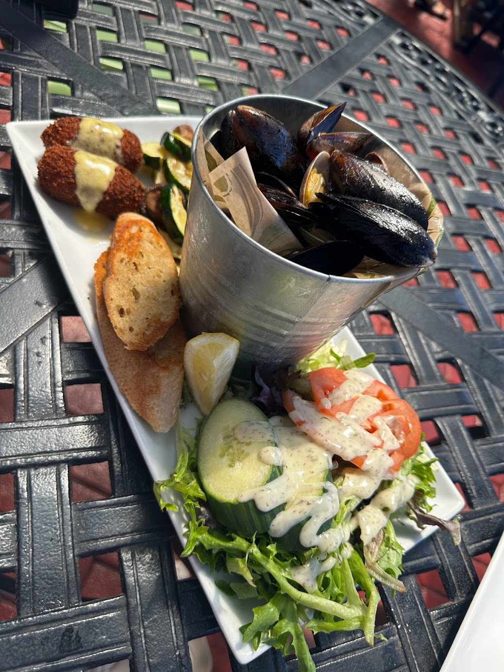 The Clam Bucket | 4479 Victoria Quay, Port Alberni, BC V9Y 6G1, Canada | Phone: (250) 723-1315