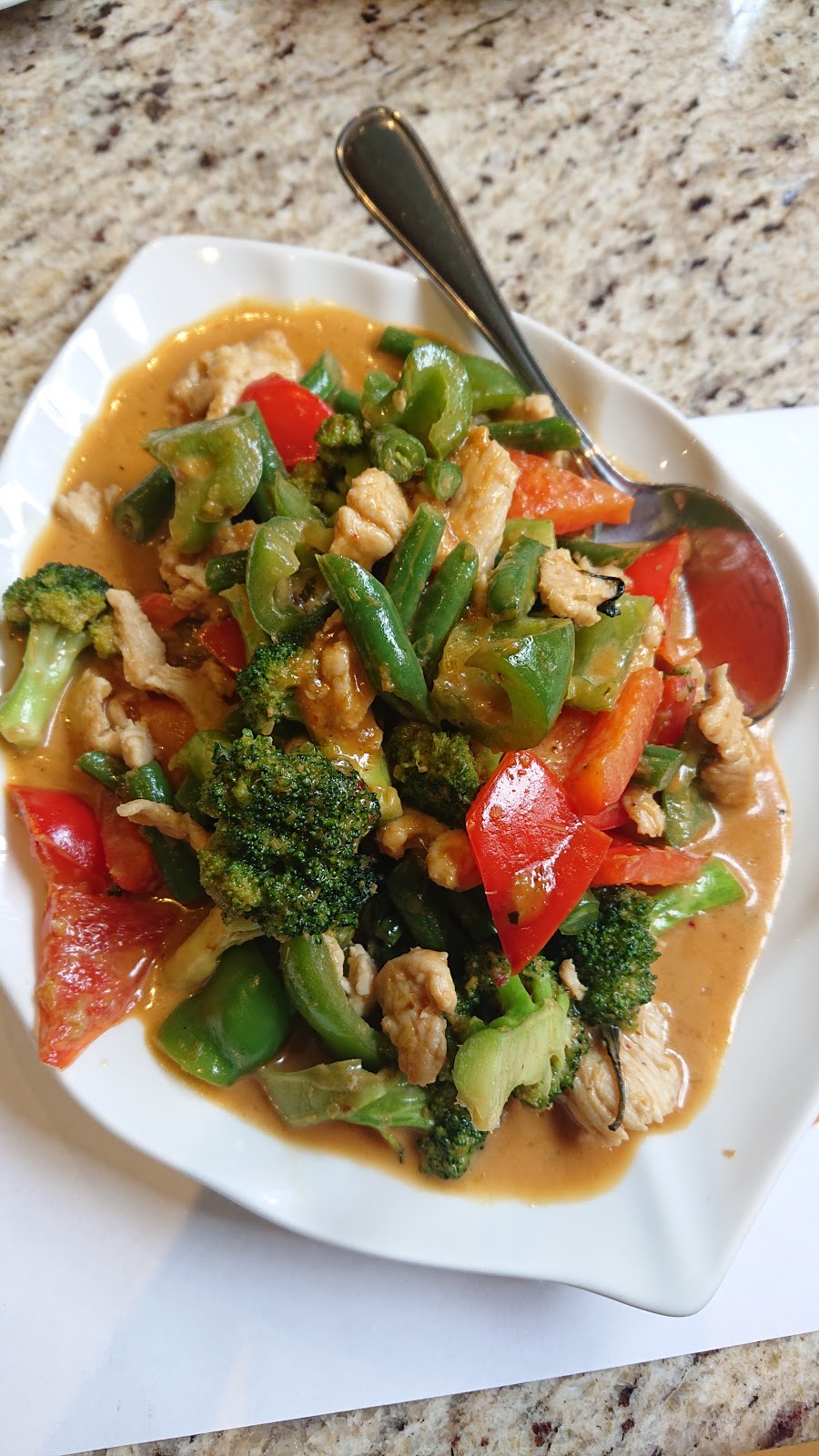 Royal Thai Cuisine | 62 Maple Ave, Barrie, ON L4N 1A2, Canada | Phone: (705) 797-0052