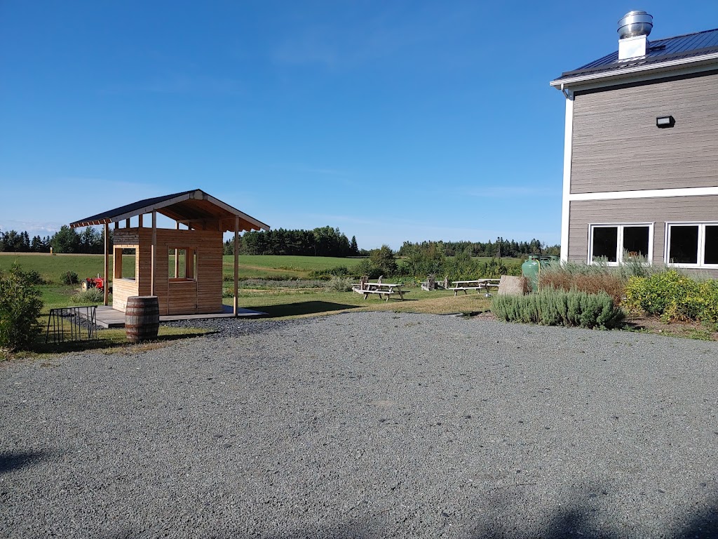 Champ Gauche - Distillerie Fils du Roy | 37 Rue de lÉglise, Saint-Arsène, QC G0L 2K0, Canada | Phone: (418) 816-8555