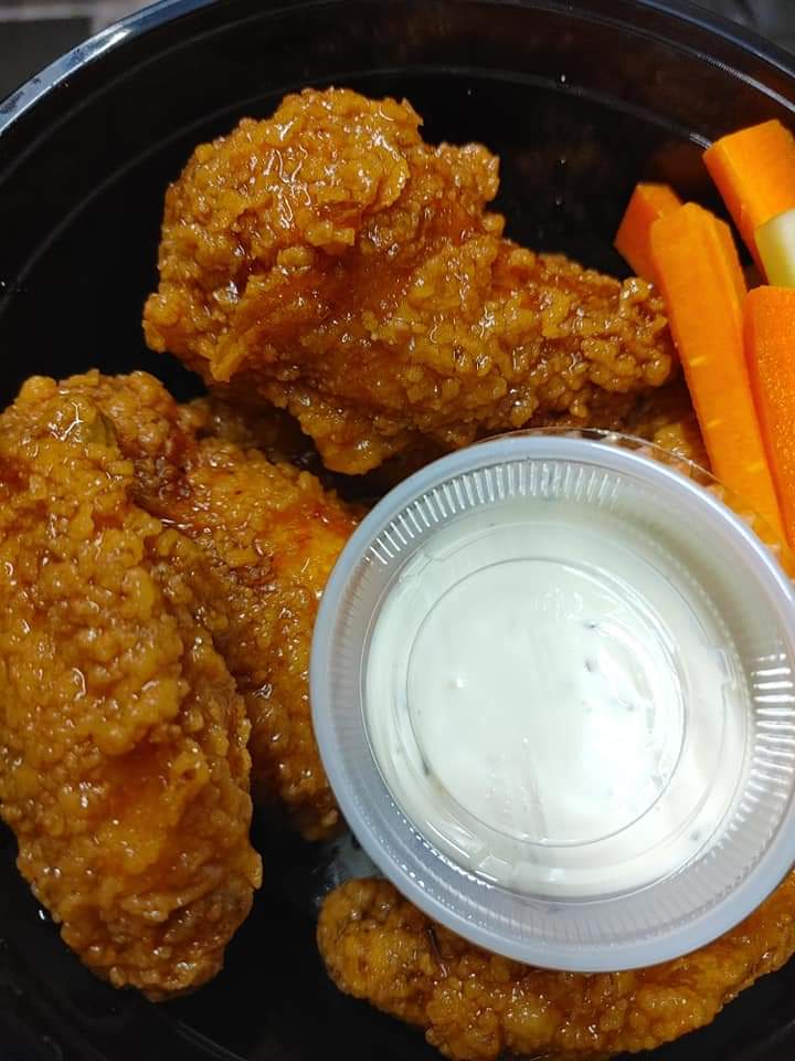 Kickin Wings | 630 Jubilee Rd, Muncey, ON N0L 1Y0, Canada | Phone: (519) 264-1960