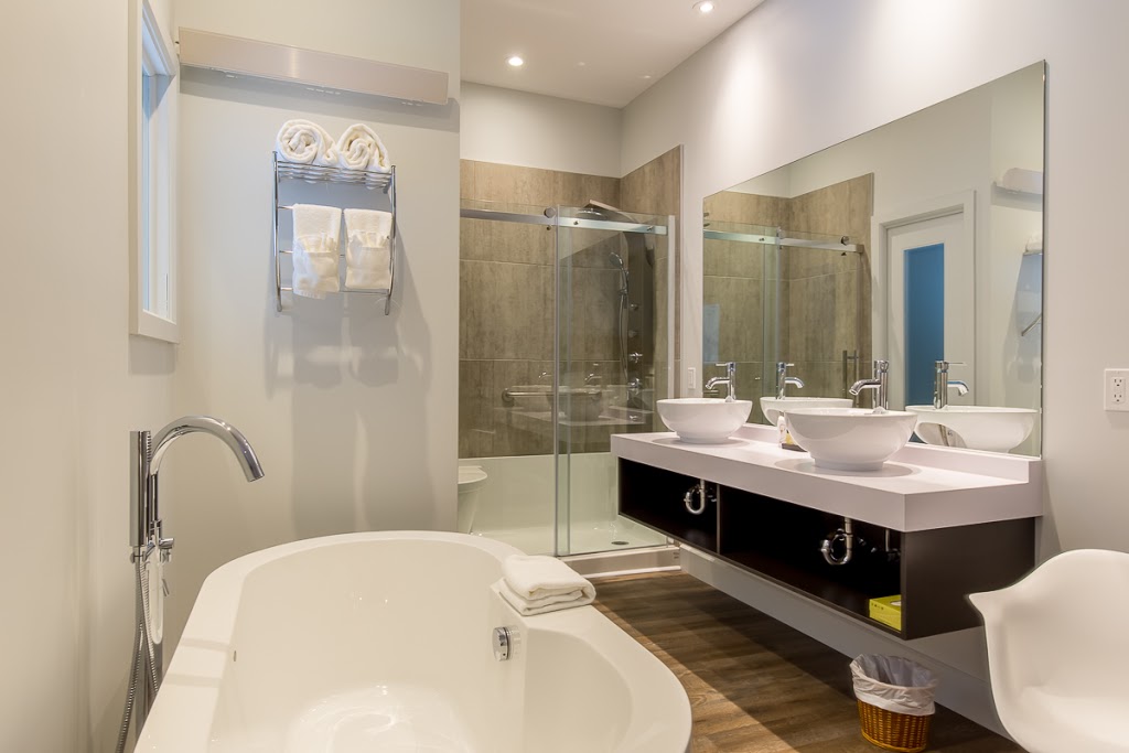 Hôtel Suites Lac-Brome | 572 Chemin Lakeside, Foster, QC J0E 1R0, Canada | Phone: (888) 922-0404