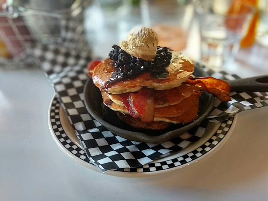 Old School | 800 Dundas St W, Toronto, ON M6J 1V1, Canada | Phone: (416) 815-8790