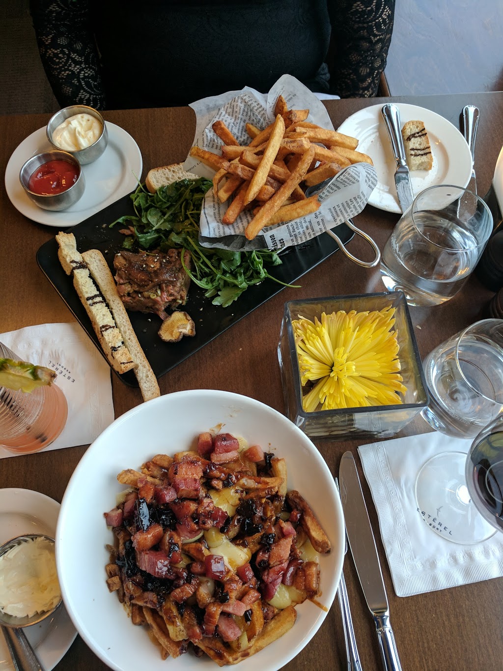 Bistro à Champlain | 39 Chemin Fridolin-Simard, Estérel, QC J0T 1E0, Canada | Phone: (450) 228-2571