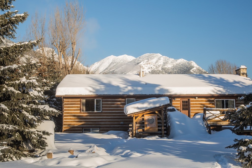 Canadian Powder Tours Lodge | 1410 McDonald Ave, Fernie, BC V0B 1M1, Canada | Phone: (250) 423-3019
