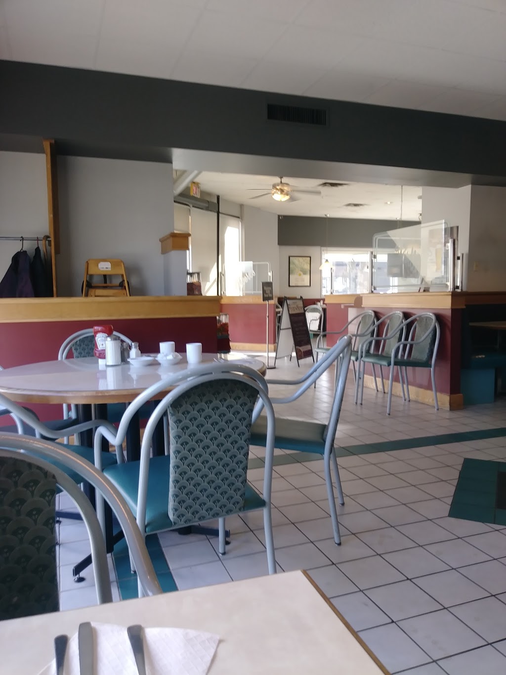 Alberts Family Restaurant | 10604 124 St, Edmonton, AB T5N 1S3, Canada | Phone: (780) 488-9096
