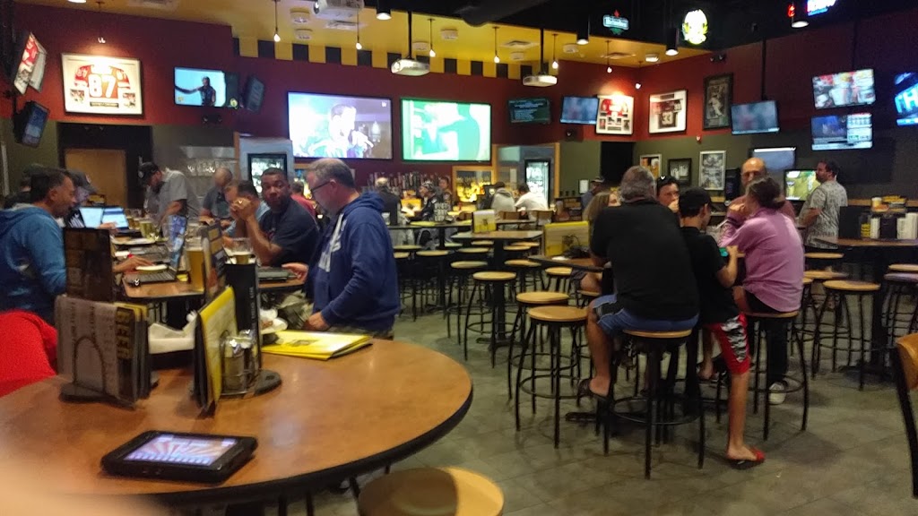 Buffalo Wild Wings | 18287 Yonge St, East Gwillimbury, ON L9N 0A2, Canada | Phone: (905) 853-8668