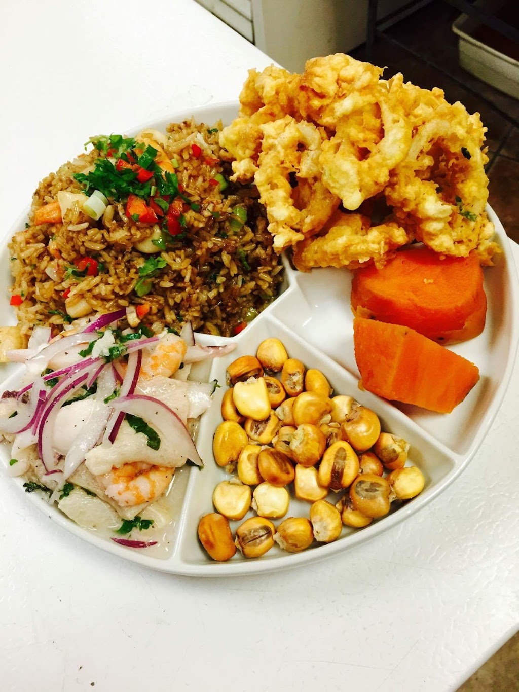 Chichos Restaurant Inc | 6580 Boul. Saint-Laurent, Montréal, QC H2S 3C6, Canada | Phone: (514) 277-9390