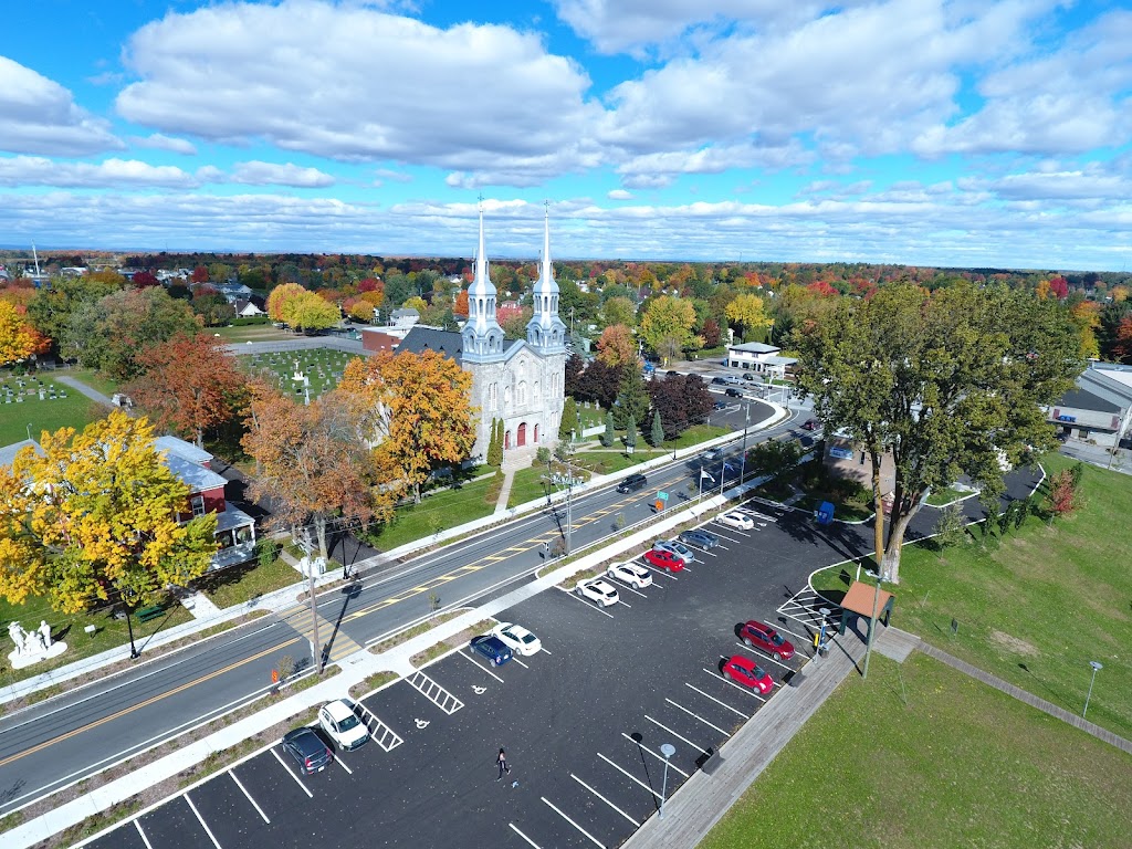 Hôtel de ville de Lavaltrie | 1370 Rue Notre-Dame, Lavaltrie, QC J5T 1M5, Canada | Phone: (450) 586-2921