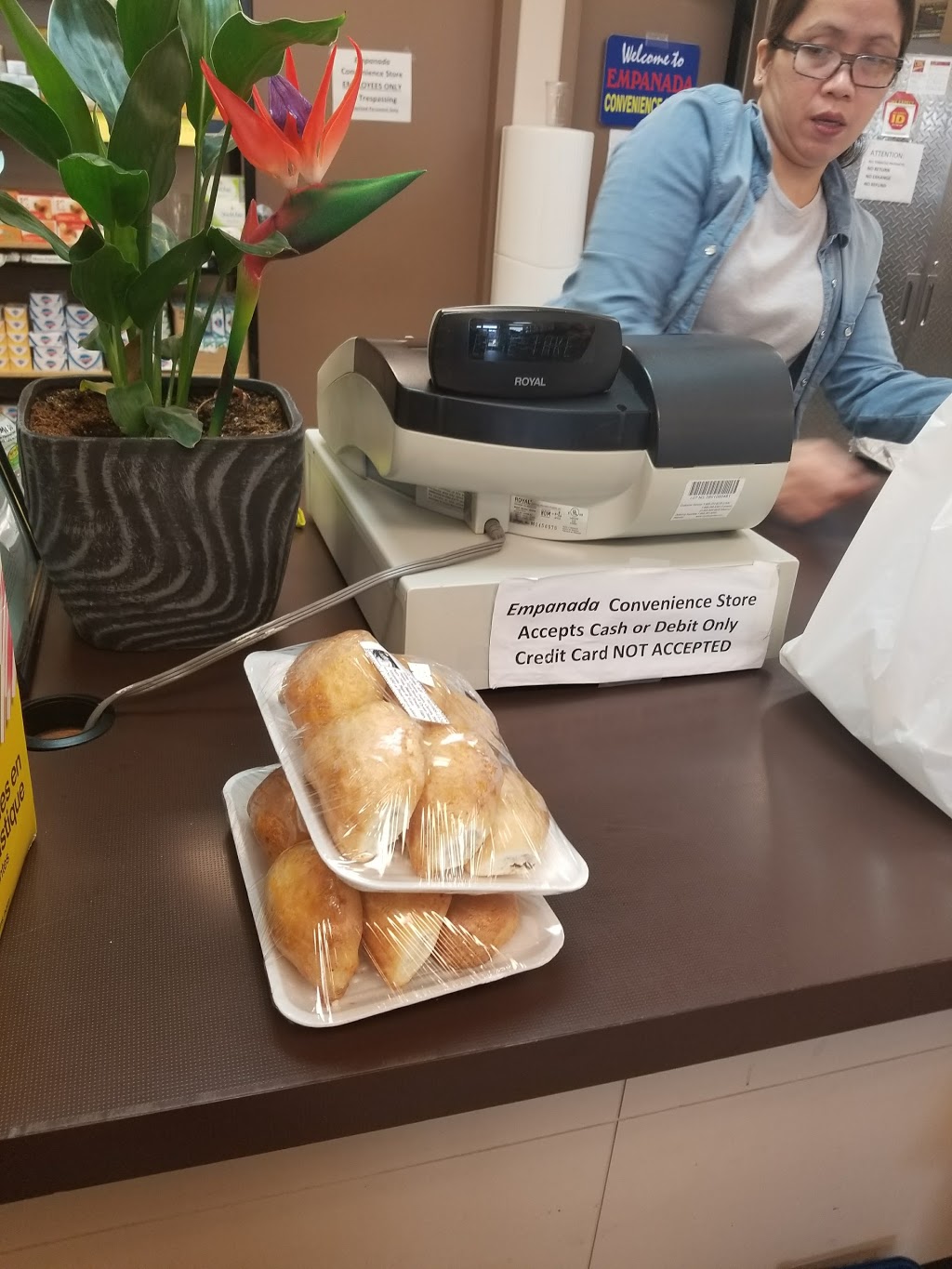 Empanada Convenience Store | 8706 150 St, Edmonton, AB T5R 1E4, Canada | Phone: (780) 988-1124