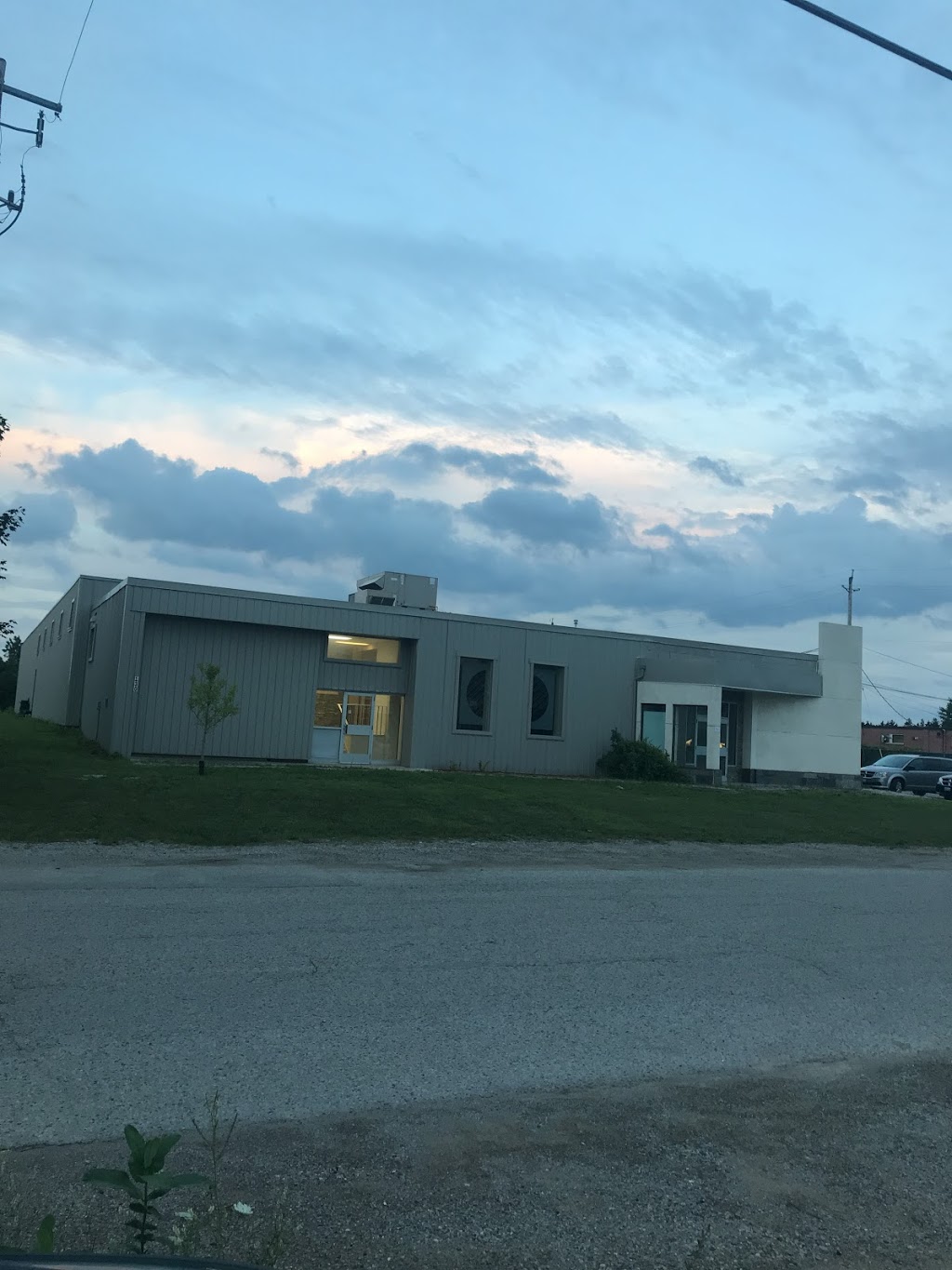 Iglesia Pentecostal Nueva Vida | 130 Falcon St, London, ON N5W 4Z1, Canada