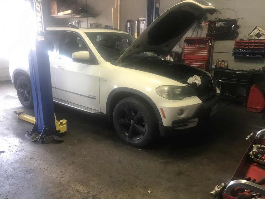 Ozgur Auto services and car sales | 12 Lepage Ct, North York, ON M3J 1Z9, Canada | Phone: (416) 731-3516