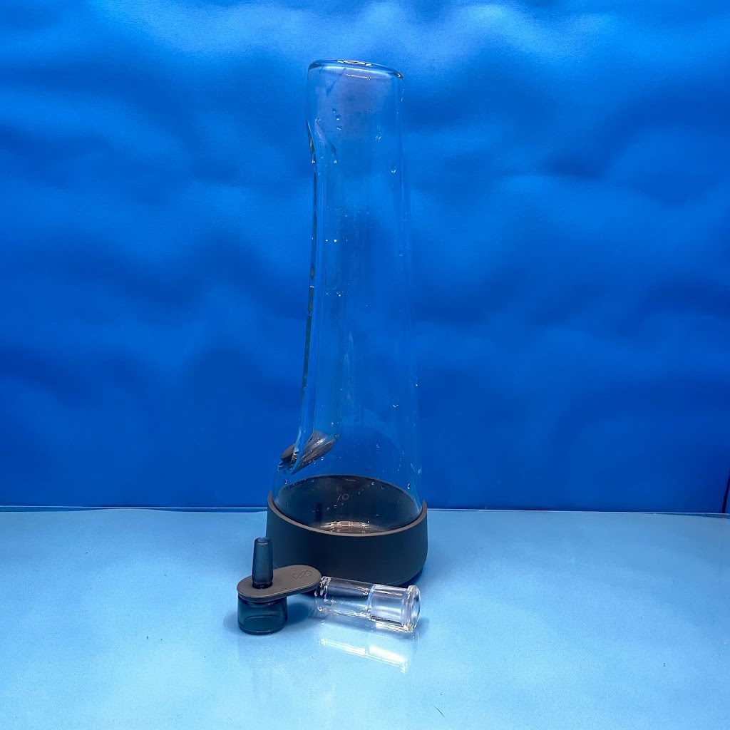 The Bong Cleaners | 297 St Denis St Apt 2, Vanier, ON K1L 5J4, Canada | Phone: (613) 400-4040