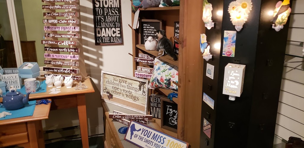 Country Gift Shoppe | 5325 Cordova Bay Rd, Victoria, BC V8Y 2L3, Canada | Phone: (250) 658-1812
