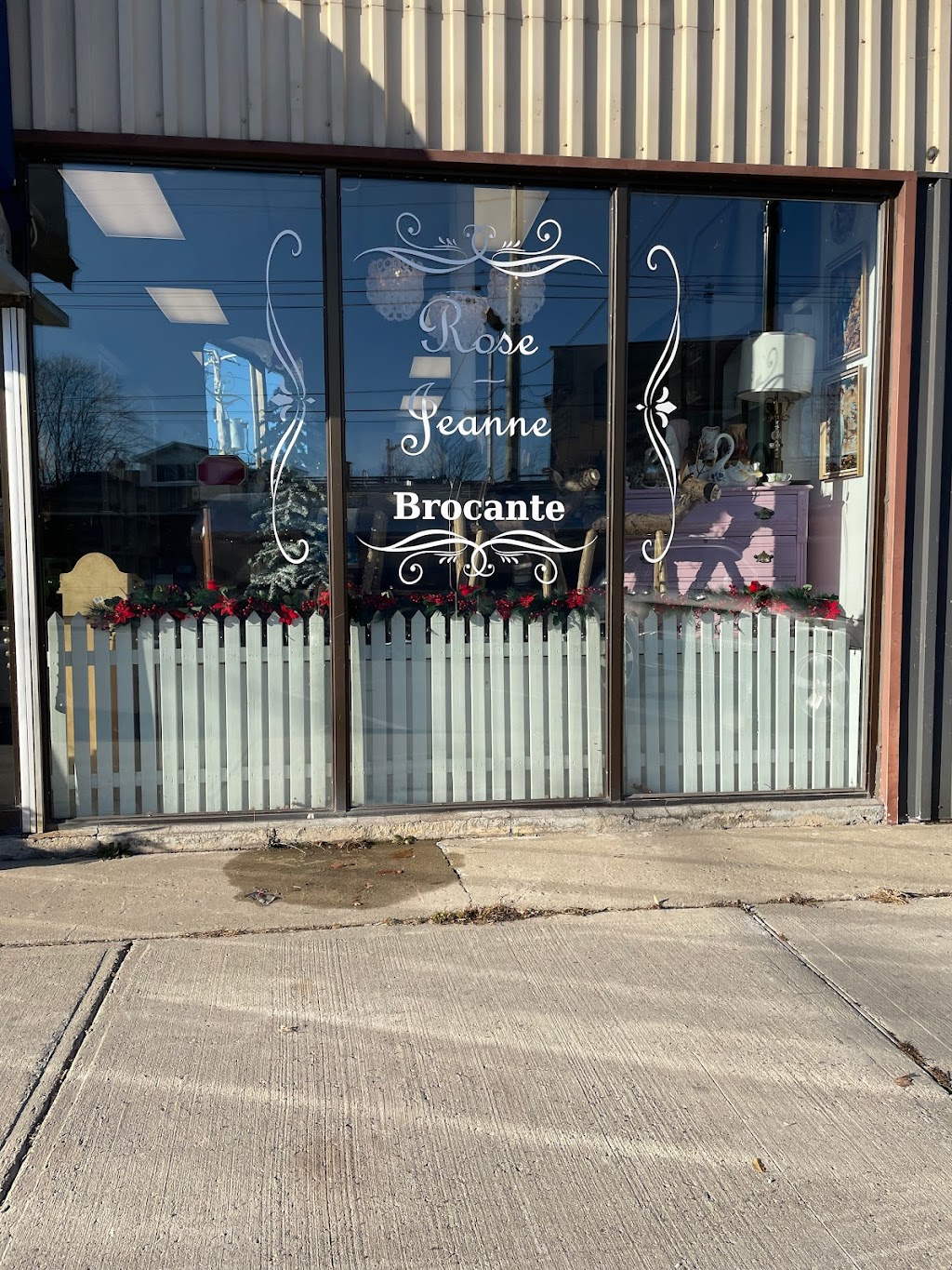 Rose-Jeanne Brocante | 142 Rue Châteauguay, Huntingdon, QC J0S 1H0, Canada | Phone: (438) 825-3999