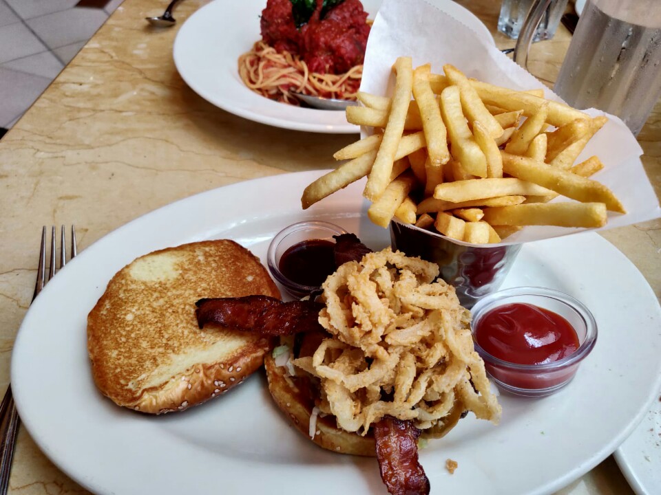 The Cheesecake Factory | Yorkdale Shopping Centre, 3401 Dufferin St, North York, ON M6A 2T9, Canada | Phone: (416) 781-4477