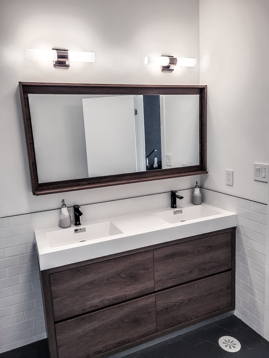 Easy Renovation Oshawa | 600 Rossland Rd W, Oshawa, ON L1J 8M7, Canada | Phone: (416) 323-3419