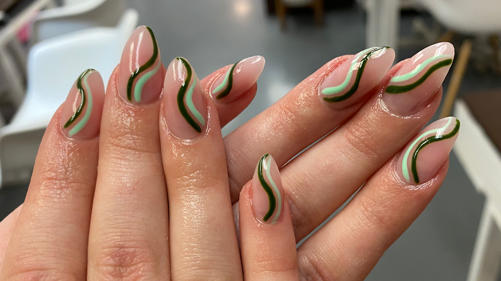 Ongles & Beauté Holly | 3325 Rue Allard, Montréal, QC H4E 2N3, Canada | Phone: (438) 820-6889