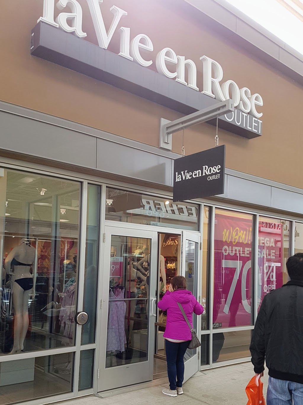 La Vie en Rose Toronto Premium Outlets 13850 Steeles Ave W, Halton