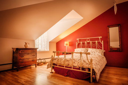 La maison blanche | 151 Rue Grenier, Laurierville, QC G0S 1P0, Canada | Phone: (819) 291-1013
