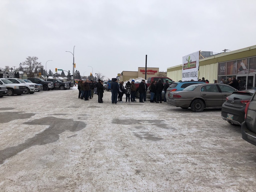 Uncle Wieners Wholesale | 930 Nairn Ave, Winnipeg, MB R2L 0X8, Canada | Phone: (855) 494-3637