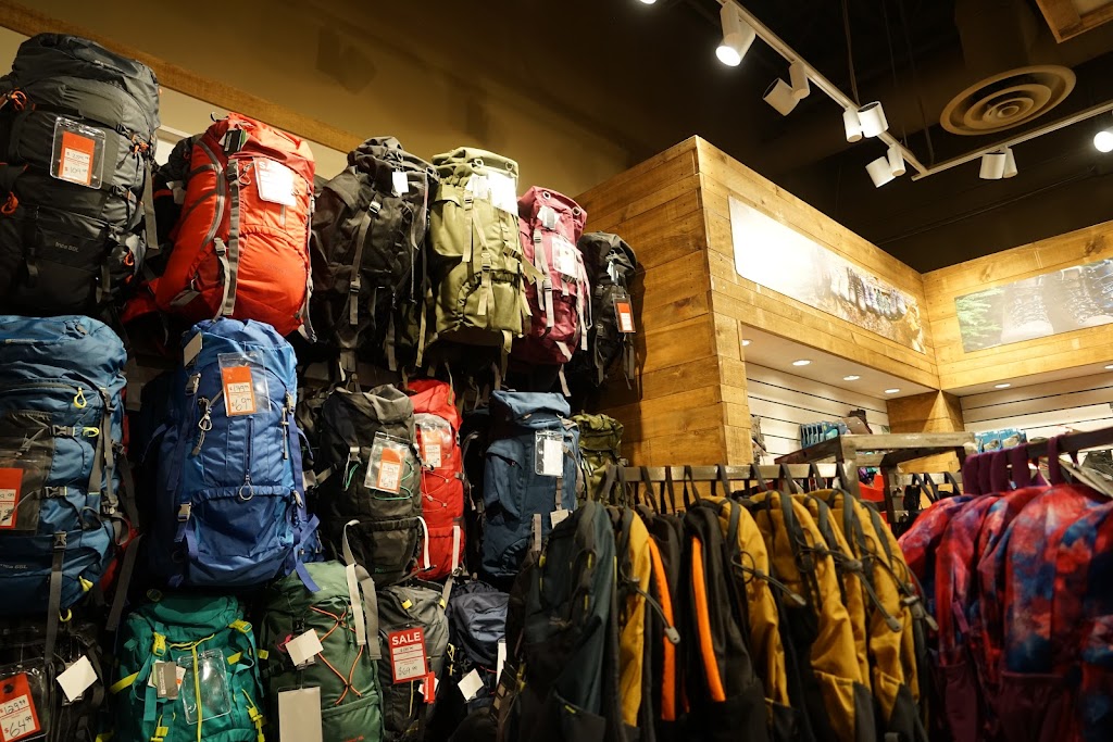 Mountain Warehouse | Shopping Centre, 419 King St W Unit 4070, Oshawa, ON L1J 2K5, Canada | Phone: (365) 442-0374