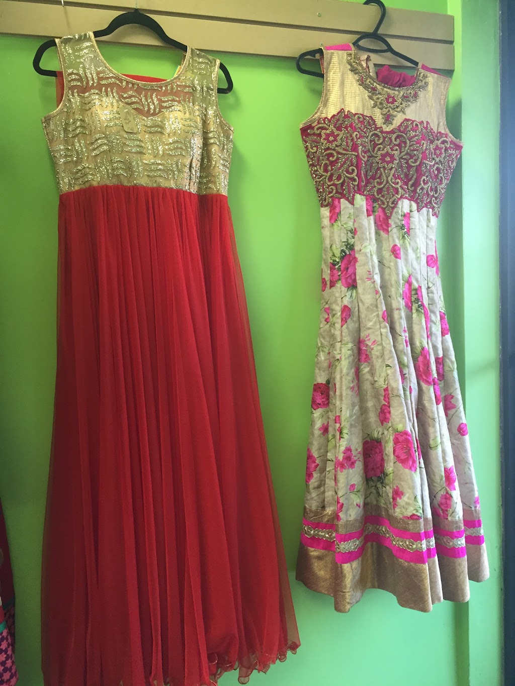 Anmol boutique | 1030 Keewatin St #4, Winnipeg, MB R2R 2E2, Canada | Phone: (204) 415-3601