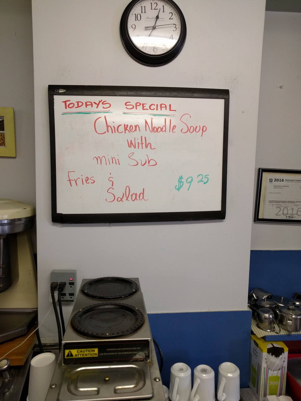 B & B Snack Bar | 529 Pall Mall St, London, ON N5Y 2Z5, Canada | Phone: (519) 433-9719