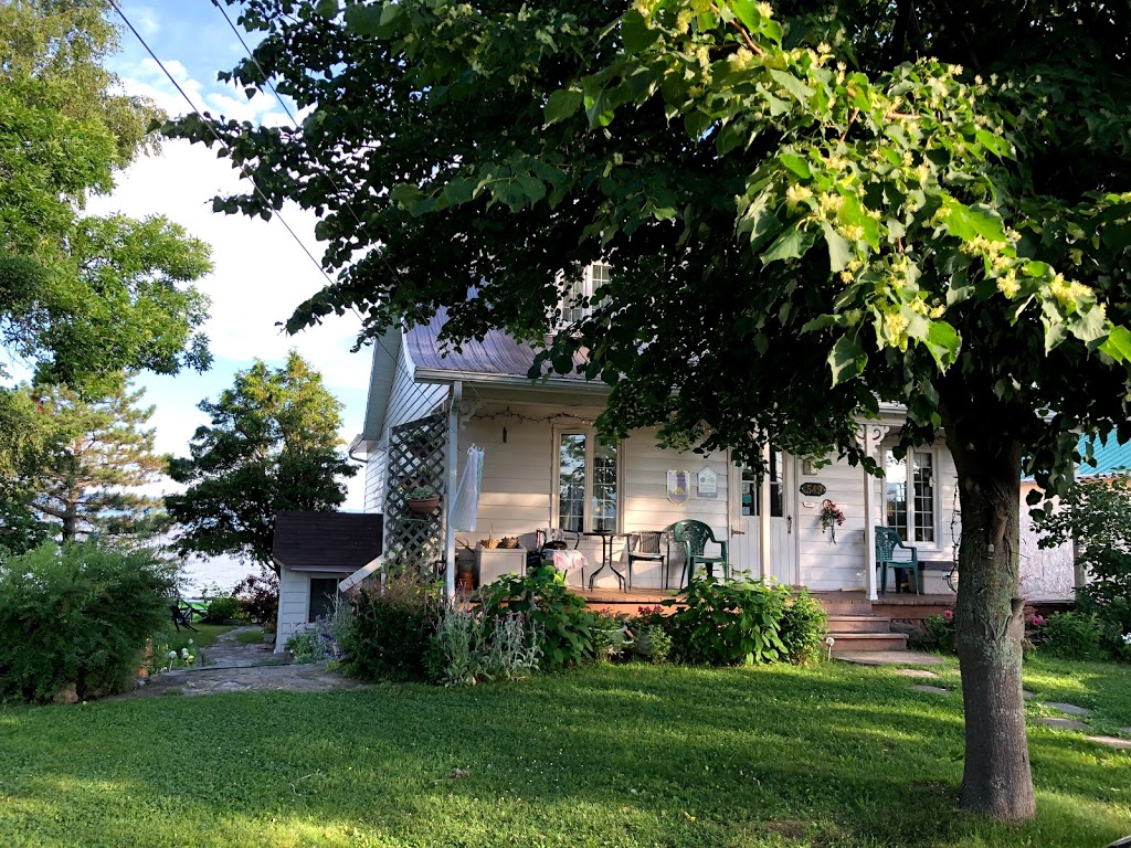 Gîte Les Pieds Dans LEau | 549 Chemin des Pionniers E, LIslet, QC G0R 2B0, Canada | Phone: (418) 247-5575