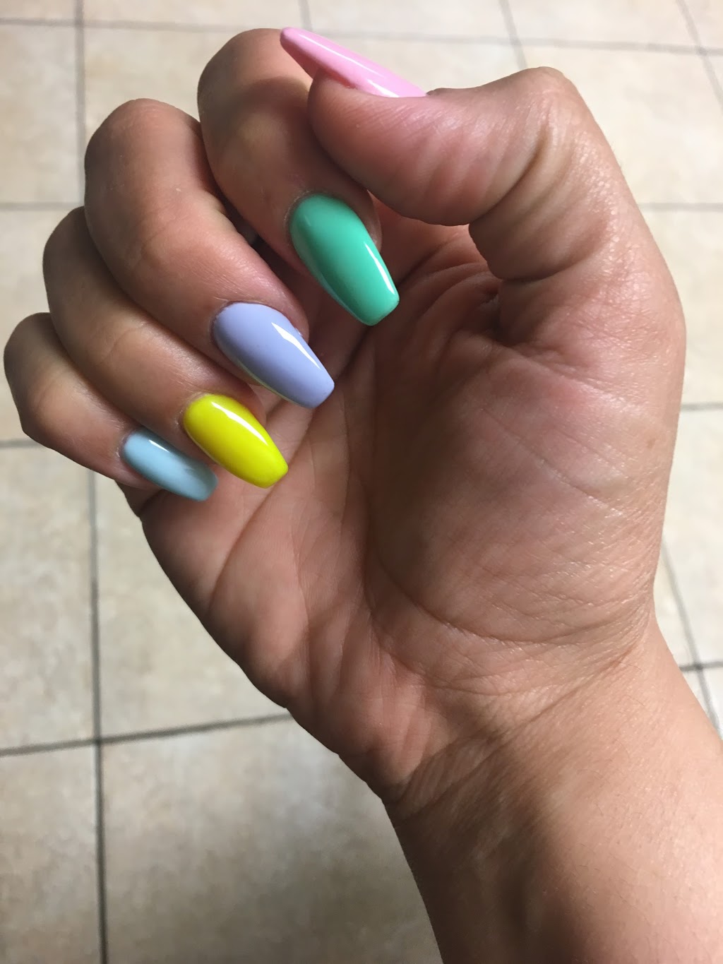 Hollywood Nails & Waxing | 4648 Yonge St, North York, ON M2N 5M1, Canada | Phone: (416) 223-1234